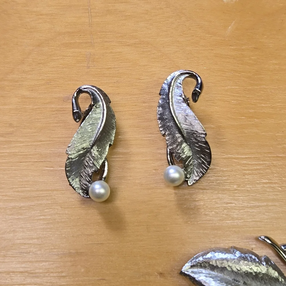 Vintage silver tone with faux pearl accents brooch & clip on earrings